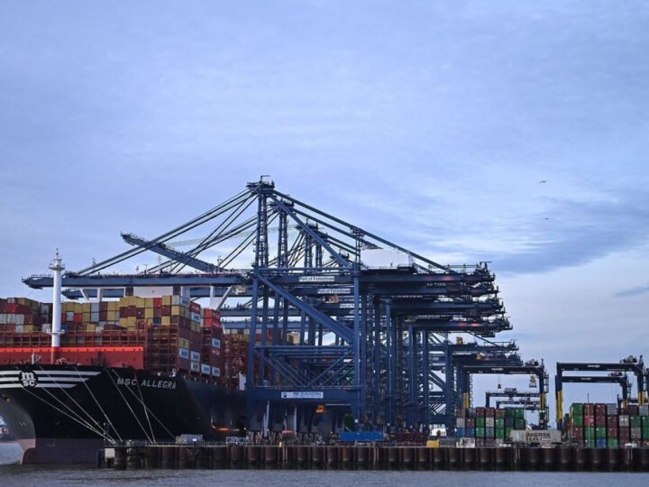 Thuế quan tiềm năng của ông Trump đe dọa hàng tỷ USD xuất khẩu của Anh