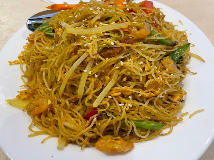 Lạm phát ở Anh giảm xuống 3%, bớp áp lực chi tiêu hộ gia đình