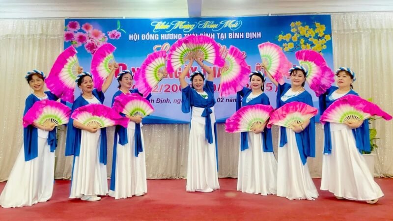 Thăm lại cố hương