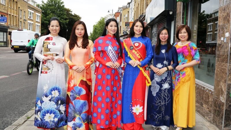 Hát chèo – Áo dài Việt Nam