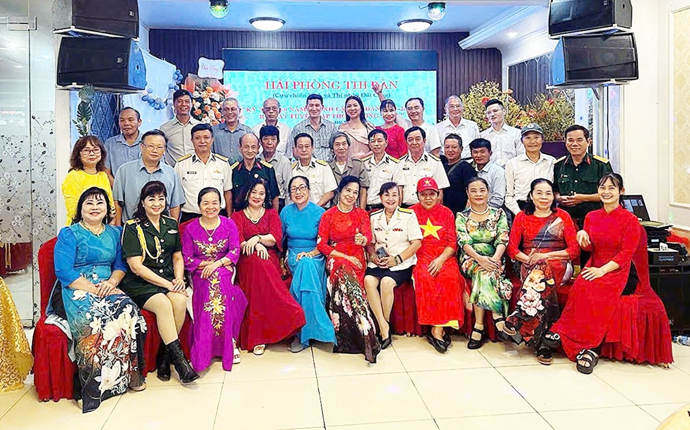 Giới thiệu thi phẩm ‘Mười năm đoàn tụ muôn phương’