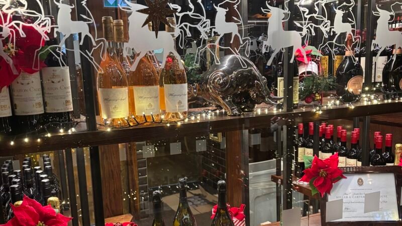 Đón Giáng sinh ở Anh nhớ về bà con ở quê nhà Việt Nam năm 2025