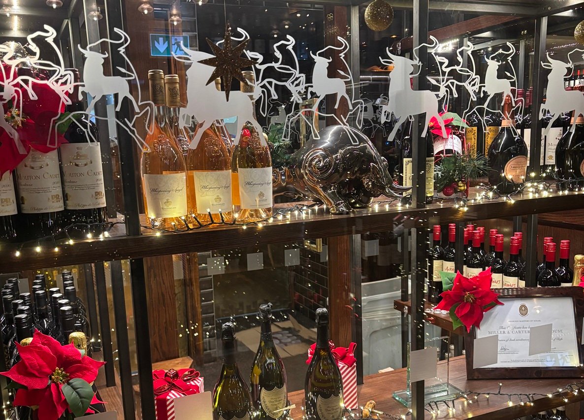 Đón Giáng sinh ở Anh nhớ về bà con ở quê nhà Việt Nam năm 2025