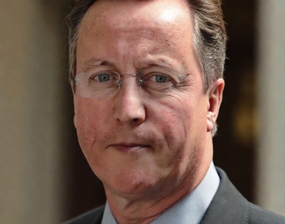Cựu thủ tướng David Cameron tiết lộ ông đã ‘chữa lành ung thư tiền liệt tuyến’