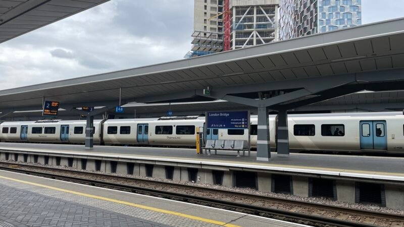 Cập nhật về vụ đâm dao trên tàu hỏa ở Anh 01/11/2025