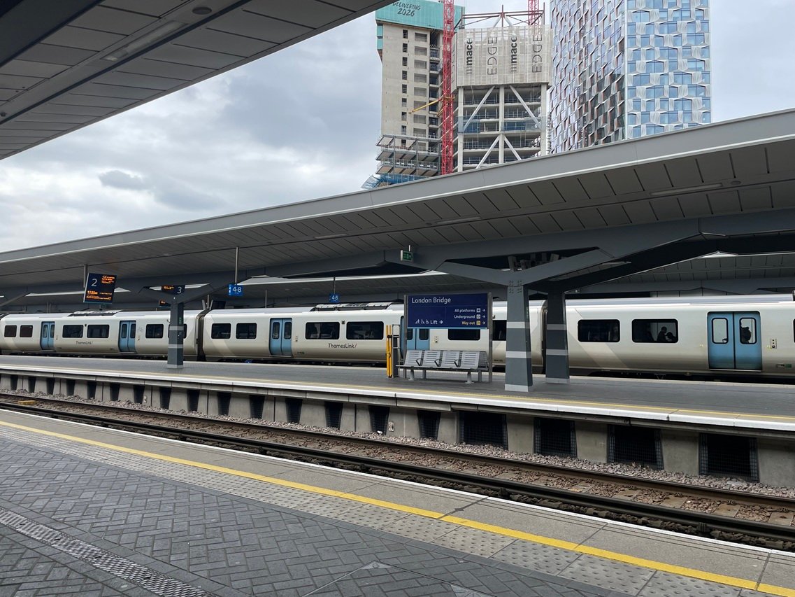 Cập nhật về vụ đâm dao trên tàu hỏa ở Anh 01/11/2025