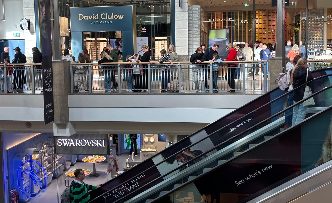 Kinh tế Anh yếu tạo nguy cơ tăng thuế và lãi suất ngân hàng không giảm dưới 4%?