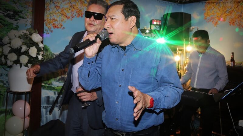 Hình ảnh giao lưu với NSUT Quang Thắng tại nhà hàng Phở Ban Miền tại thủ đô London .