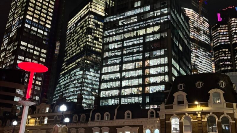 Một số đại học Anh ngưng nhận sinh viên quốc tế từ Bangladesh và Pakistan