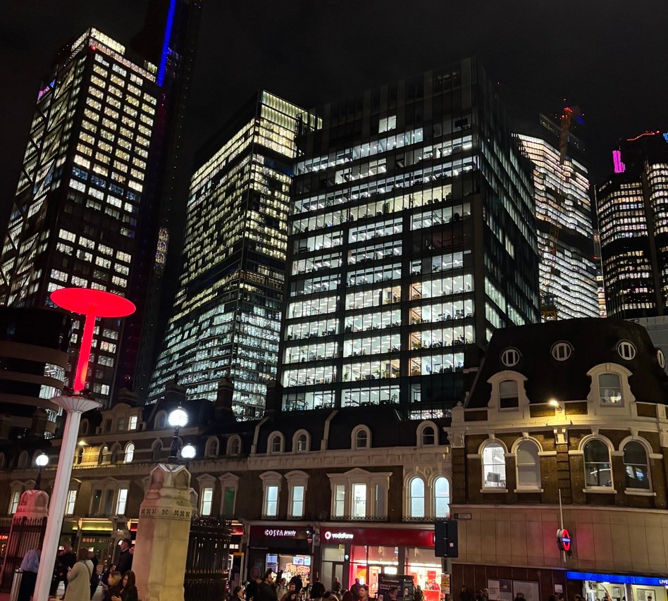 Một số đại học Anh ngưng nhận sinh viên quốc tế từ Bangladesh và Pakistan