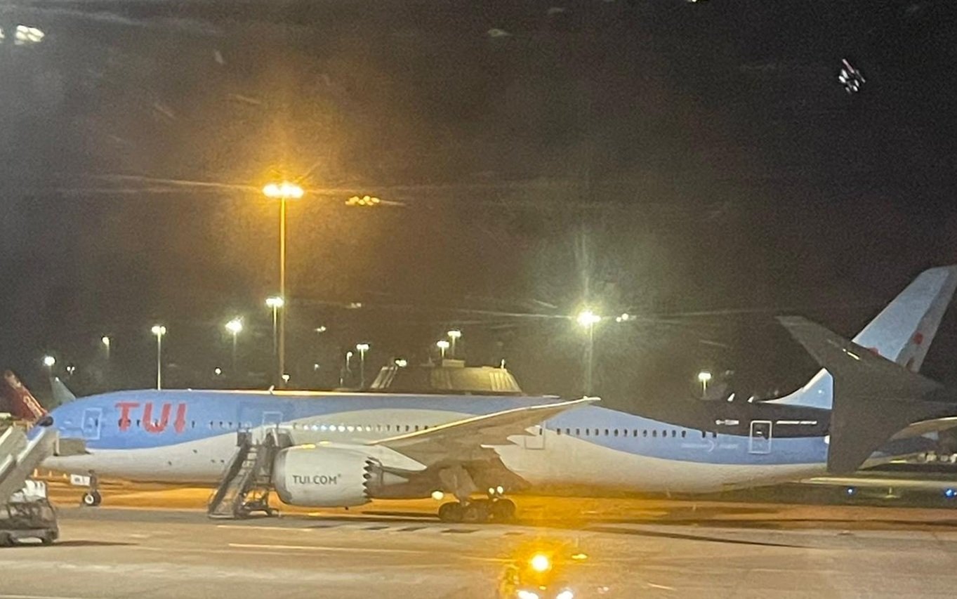 Air travel chaos: Hàng nghìn chuyến bay ở Anh, EU và Cận Đông bị trễ giờ ngày Năm Mới