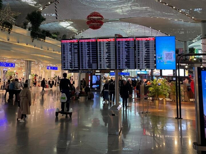 Không phận bị đóng: Qatar Airways thông báo lịch bay hạn chế