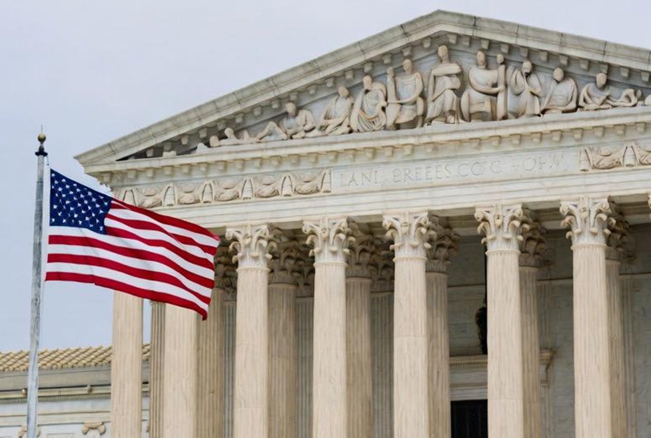 Bị Tối cao Pháp viện bác bỏ ‘thuế quan toàn cầu’, Tổng thống Trump nói sẽ áp thuế mới 10%