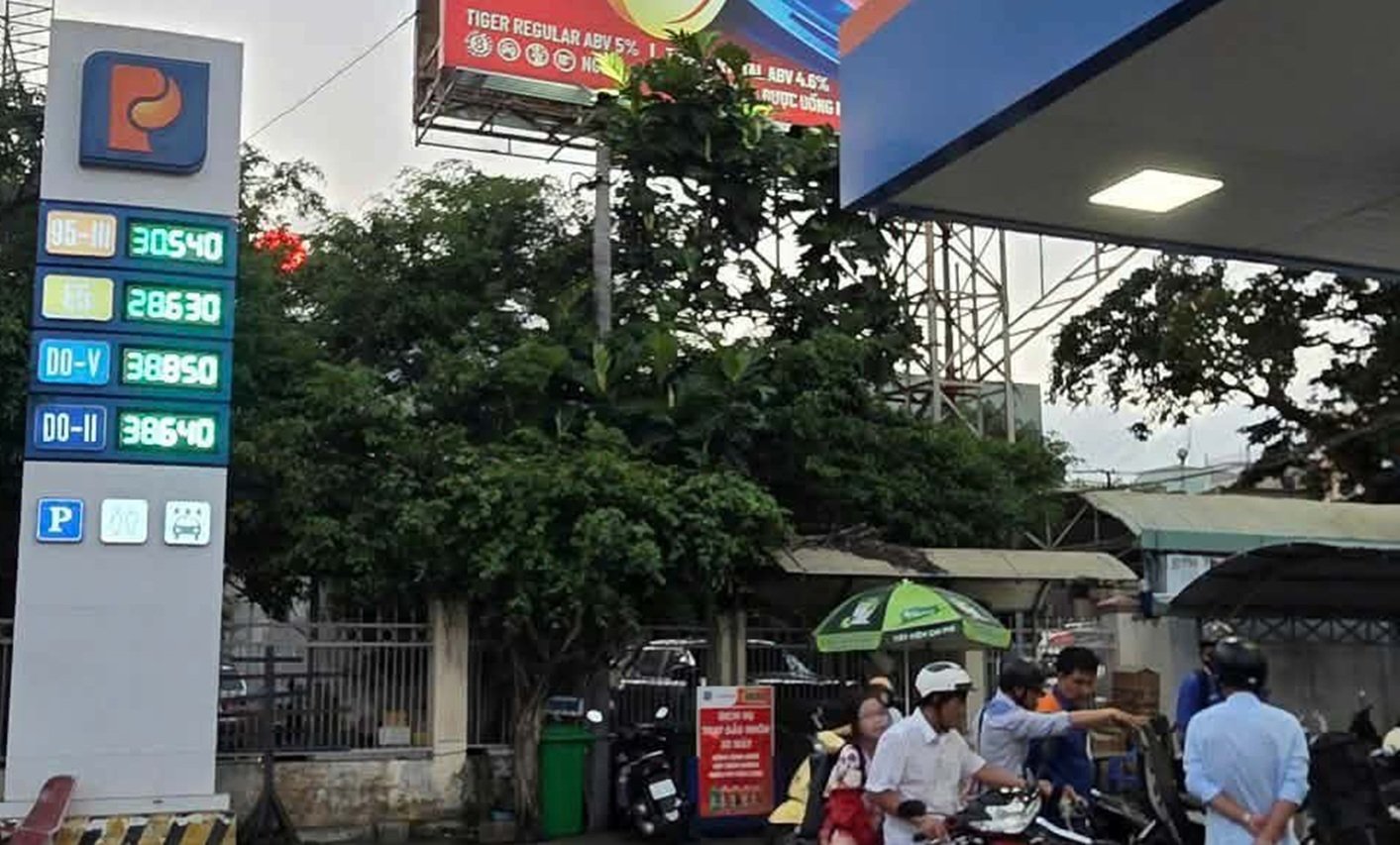 Giá xăng Đông Nam Á tăng mạnh với giá ở Lào cao hơn cả VN tính bằng USD