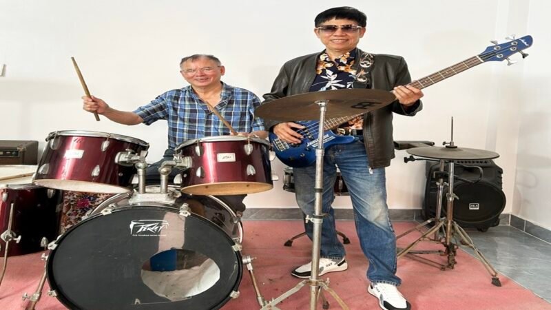 Đàn trong mùa nắng