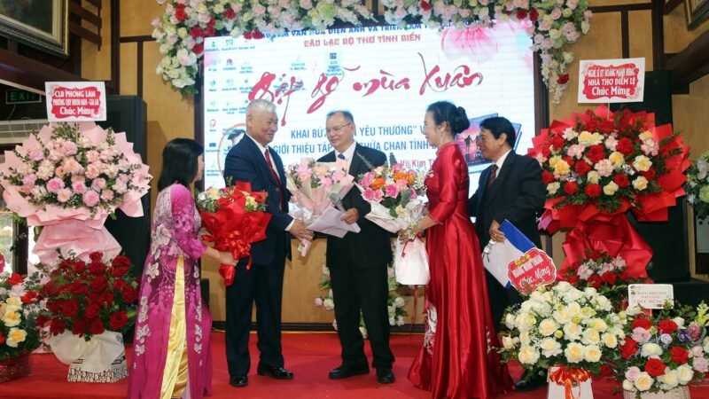 Đài truyền hình thành phố Hải Phòng phỏng vấn tác giả thi tập Chứa chan tình đời của nghệ sĩ Vũ Kim Thanh