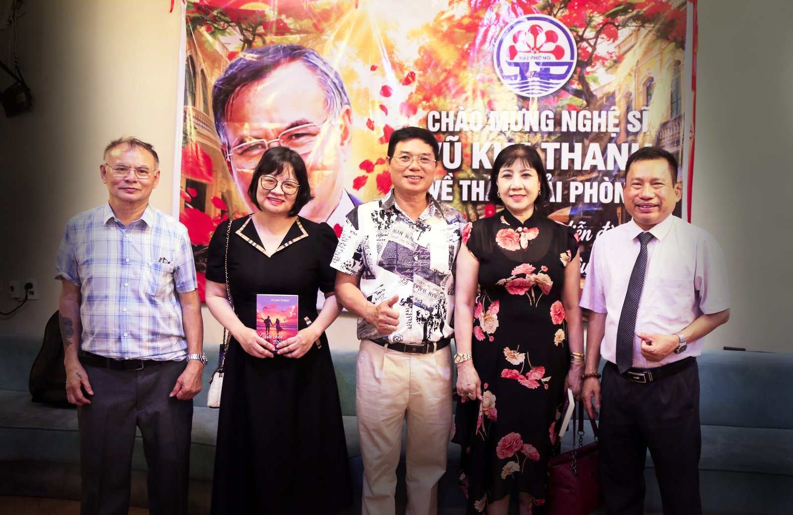 Hình ảnh Hải Phòng Nét trong đêm tháng tư