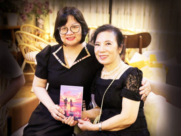 Tình đời chứa chan