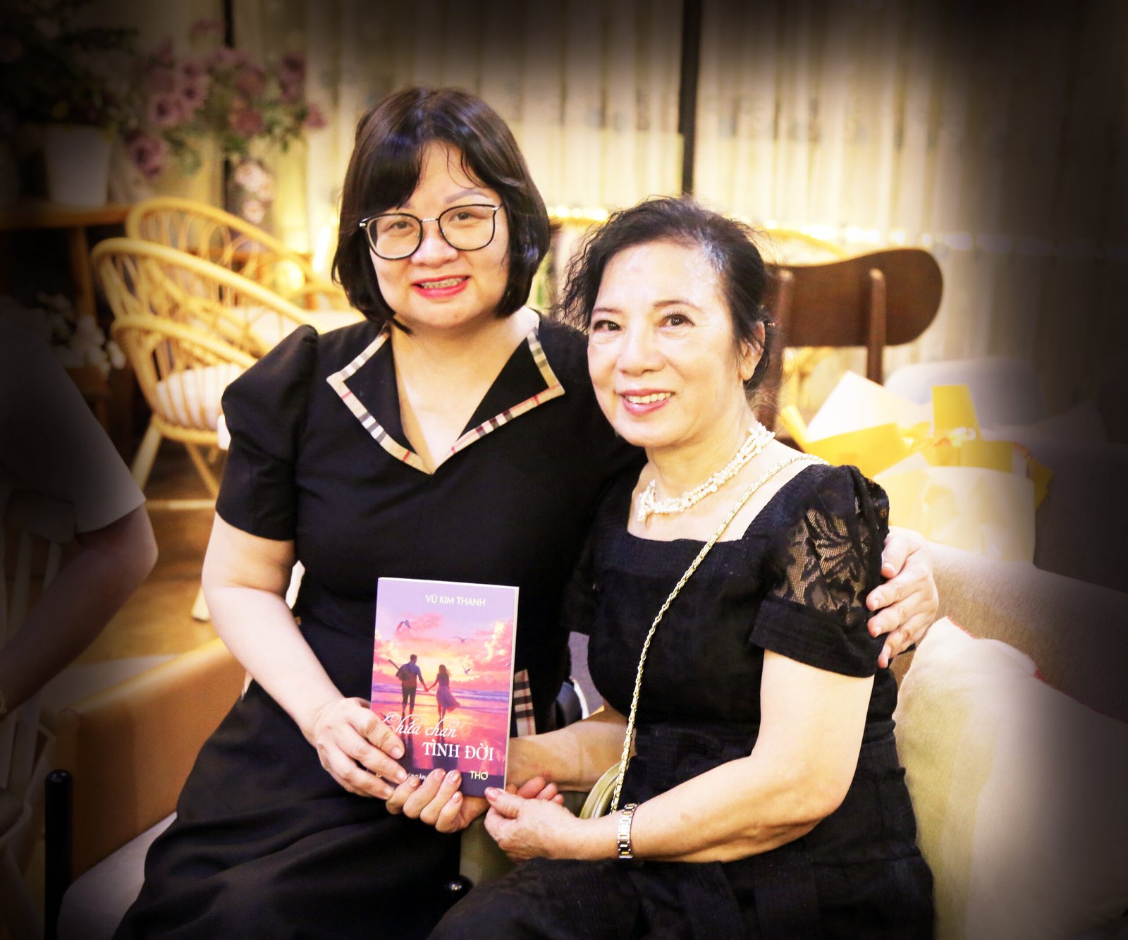 Tình đời chứa chan