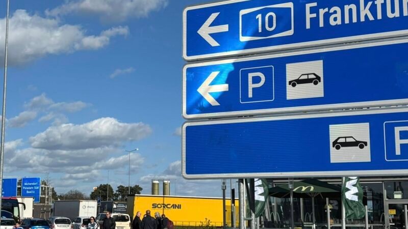 EES và kiểm tra sinh trắc học có tác động tới một số người Việt ở EU