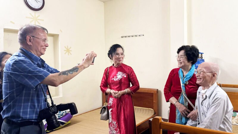 Mừng anh chị đến thăm nhà