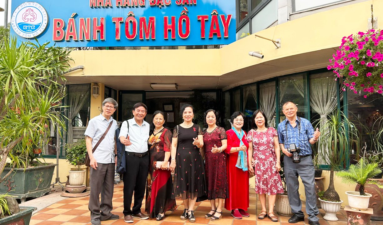 Hồ Tây ghi khắc tình thơ