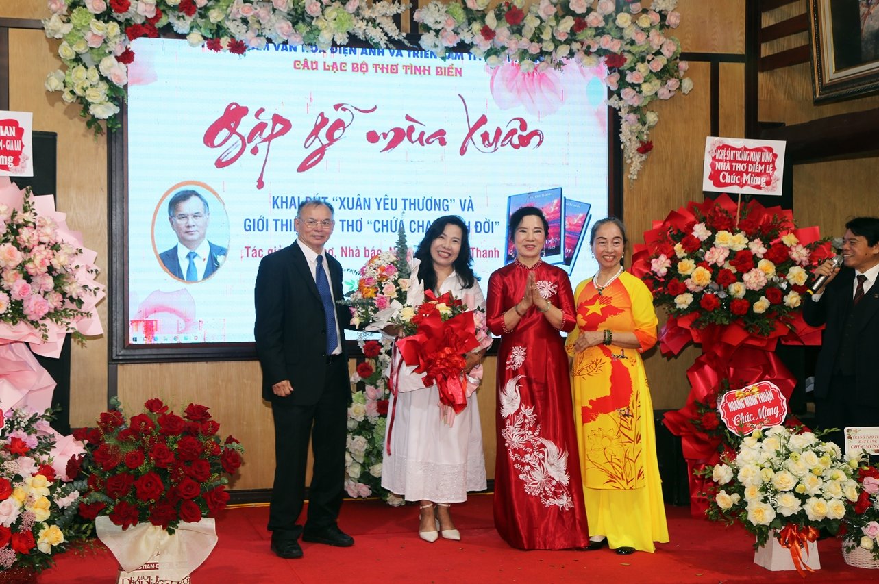 Tiếng lòng người ly hương