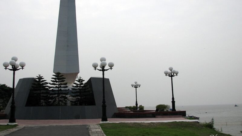 Tàu không số tỏa hào quang tổ quốc