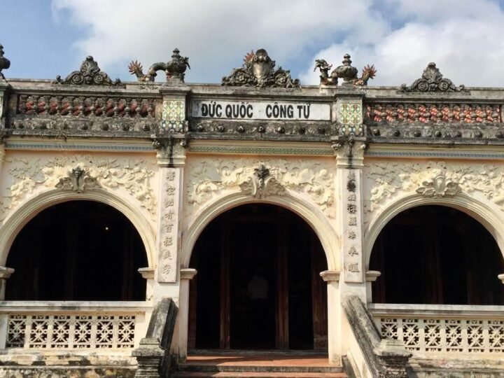 VỀ GÒ CÔNG, VIẾNG THĂM LĂNG HOÀNG GIA