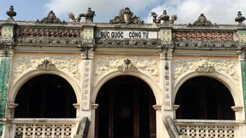 VỀ GÒ CÔNG, VIẾNG THĂM LĂNG HOÀNG GIA