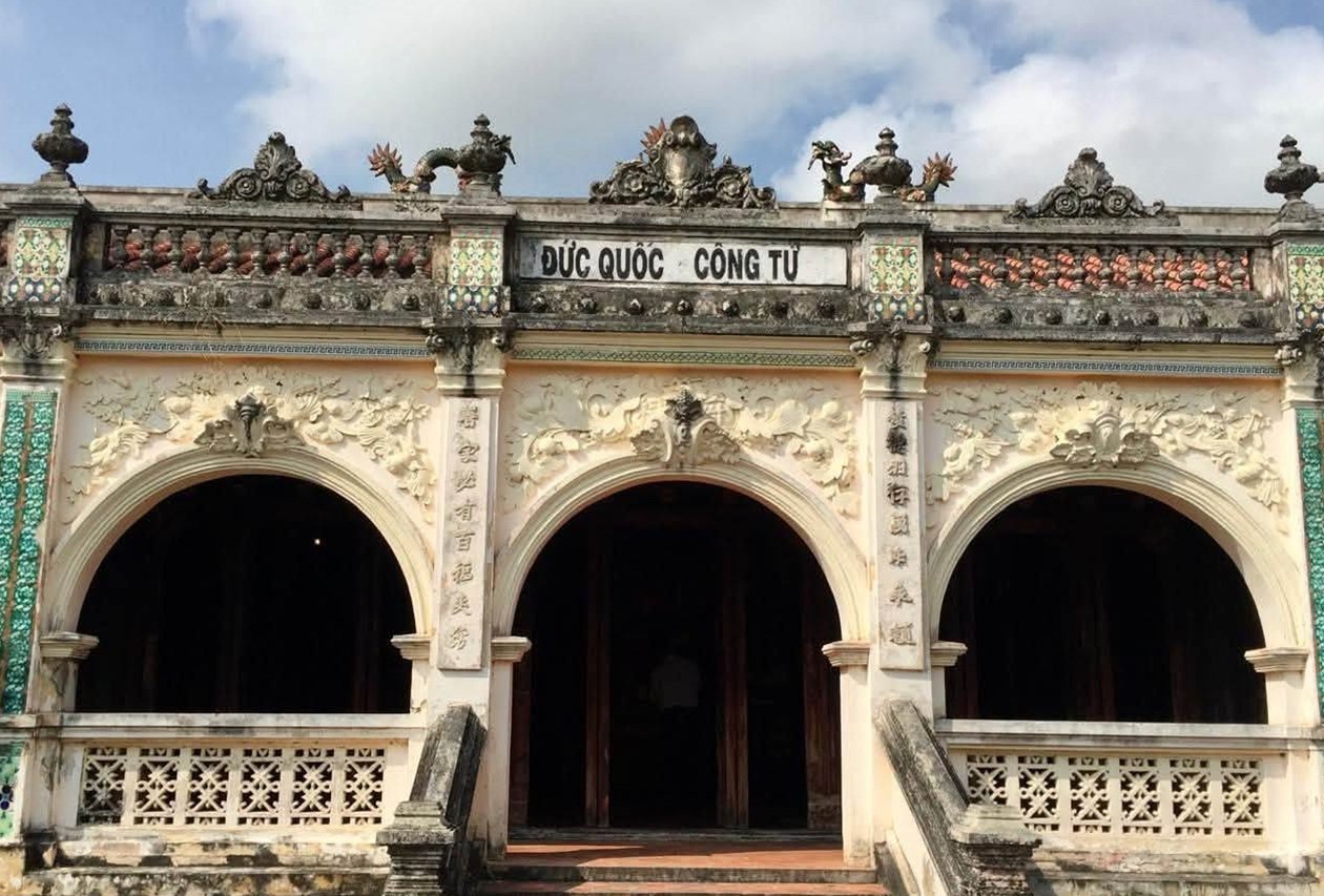 VỀ GÒ CÔNG, VIẾNG THĂM LĂNG HOÀNG GIA