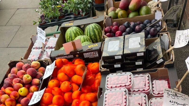 Sinh hoạt nước Anh: Hơi thở đời sống ở chợ cuối tuần