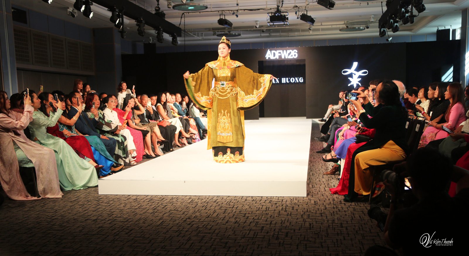 Áo dài Fashion week London 2026 : Khi di sản Việt Nam bước lên sân khấu thời trang quốc tế.